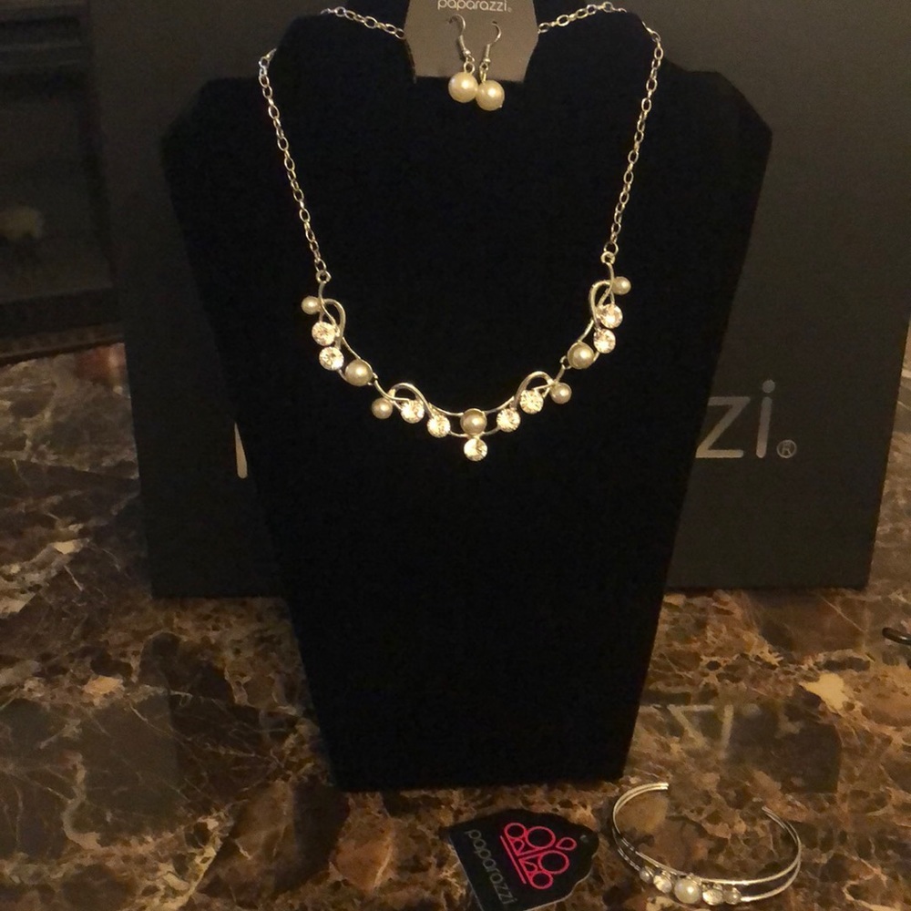 Pearls on the Town (Necklace & Bracelet)